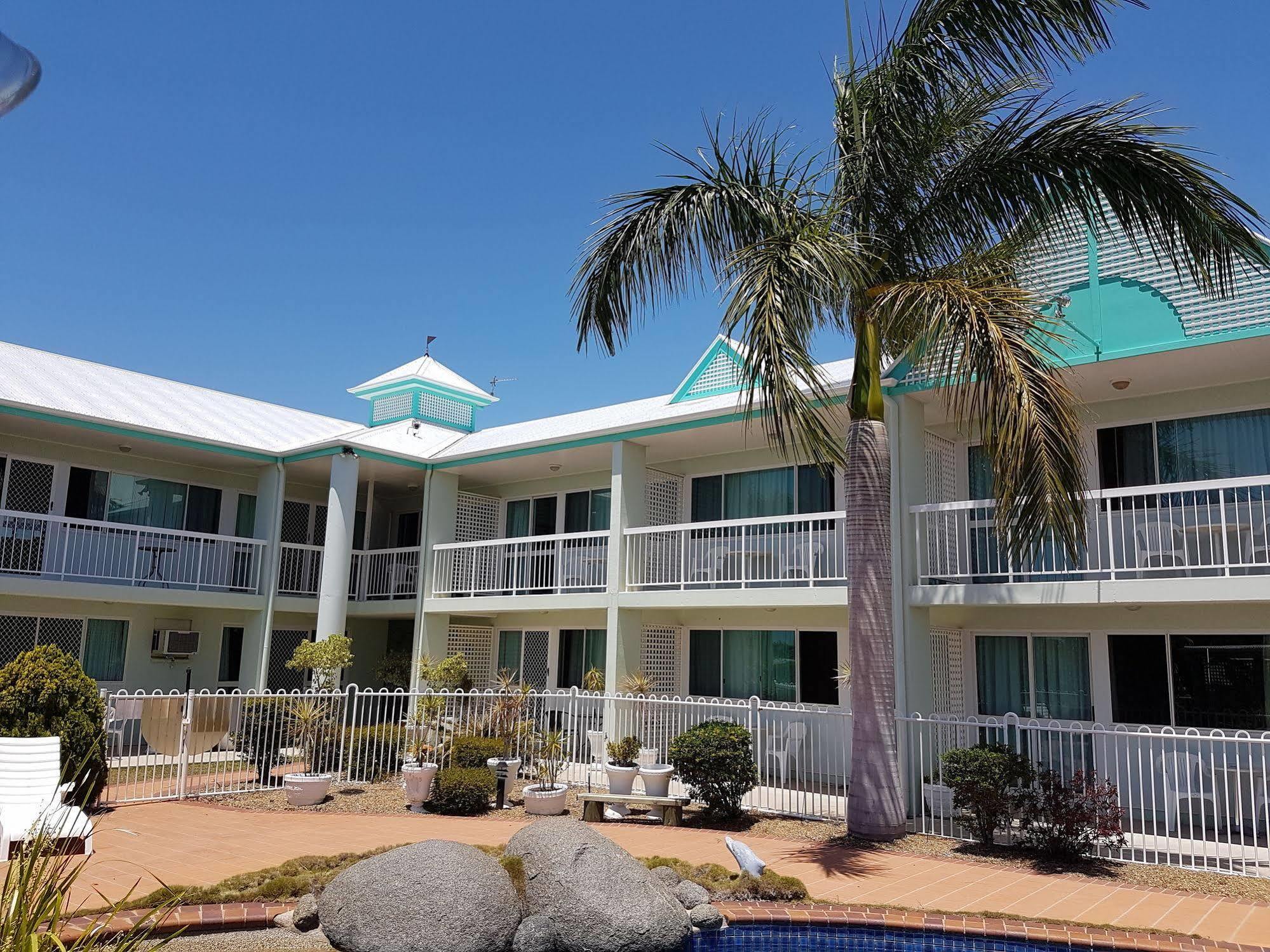 Reef Adventureland Motor Inn Танъм Сендс Екстериор снимка