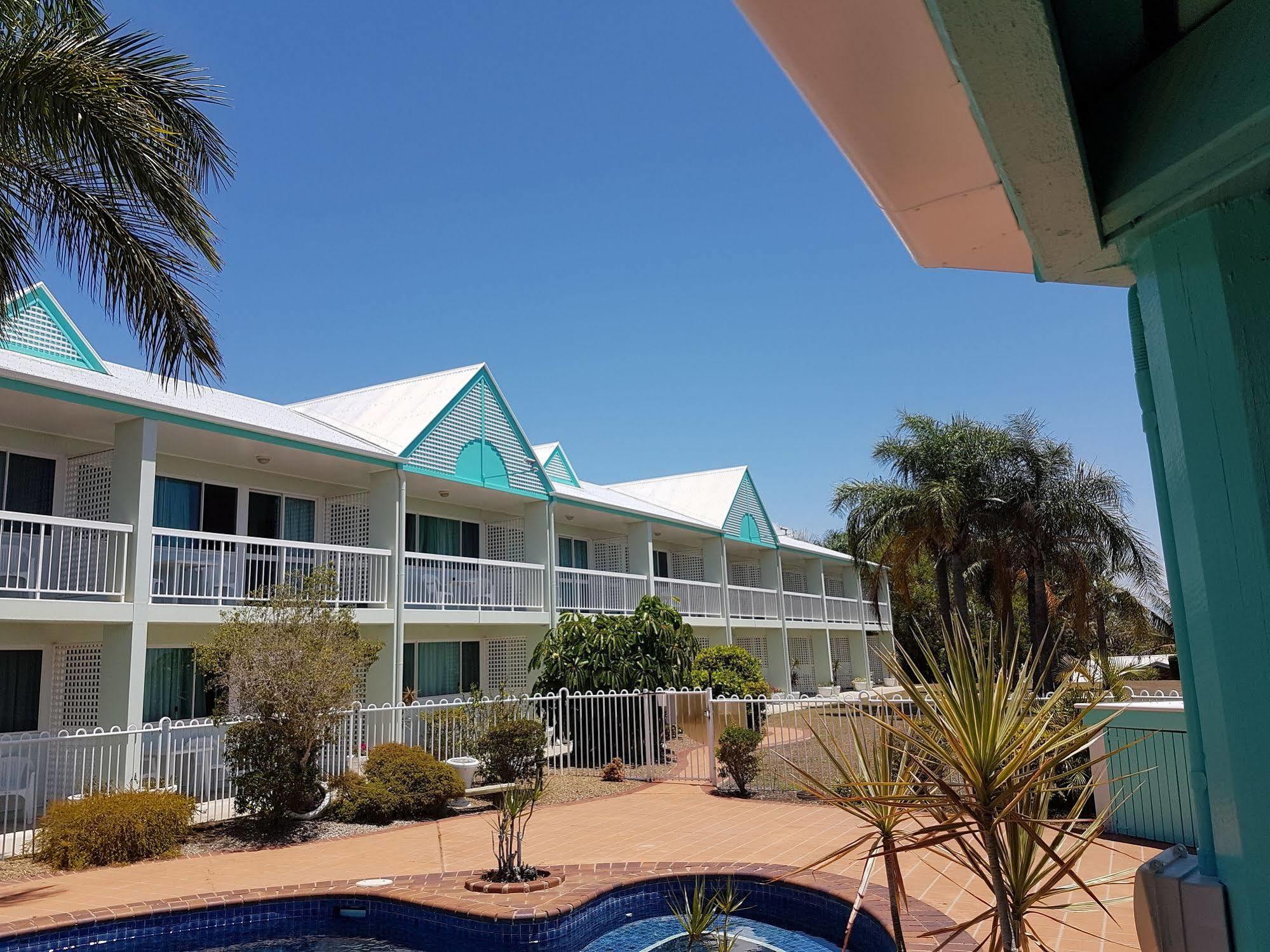 Reef Adventureland Motor Inn Танъм Сендс Екстериор снимка